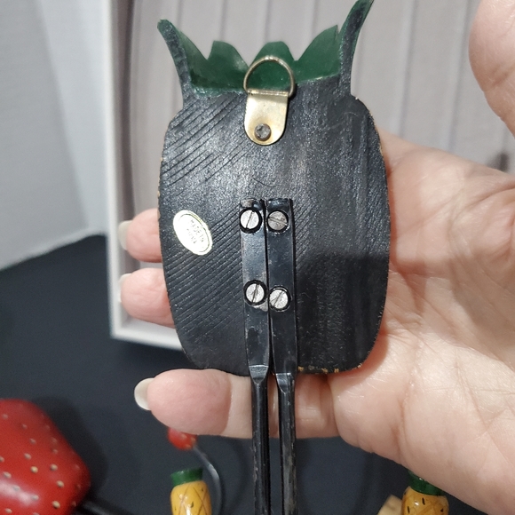 ๐ Farmhouse Fruit Wood Wall Hooks Cottagecore ๐ Hand Carved & Hand Painted VTG - Picture 5 of 10